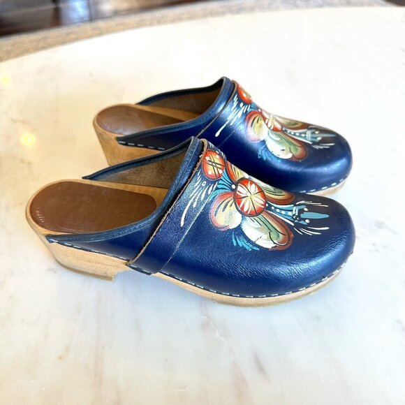 Handpainted Holie Made in Sweden Wooden Clogs with‎ Navy Leather Floral Size 7 - Picture 1 of 8